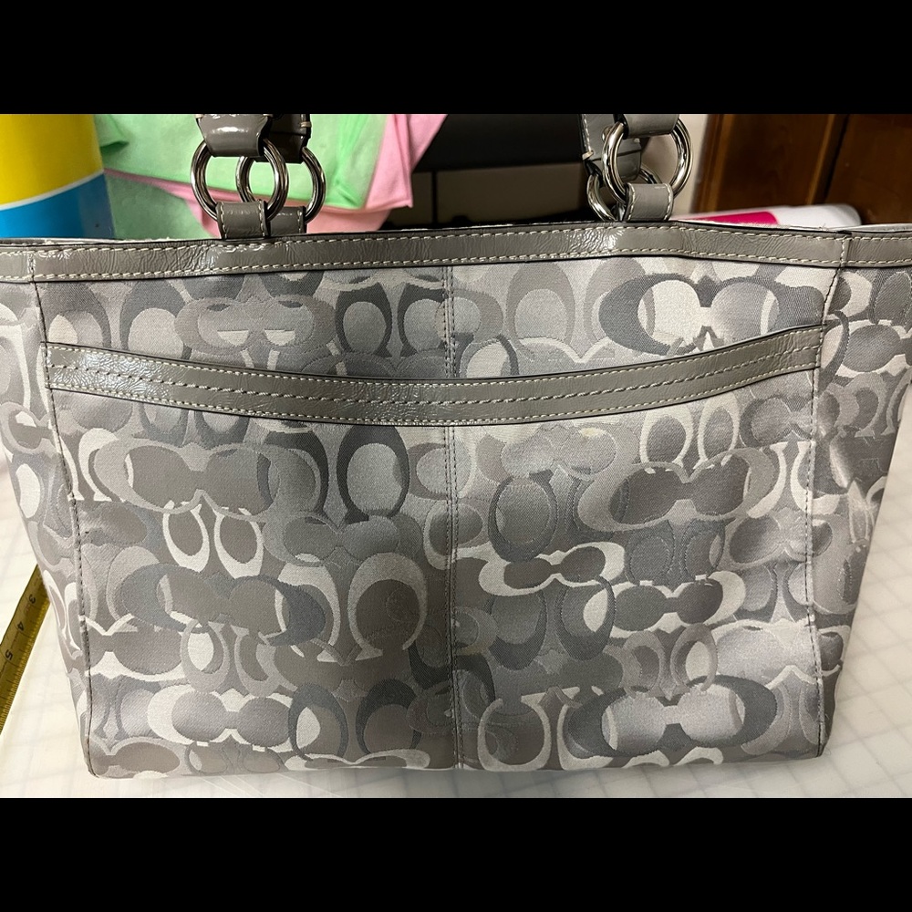 Coach Signature Tote Shoulderbag - Picture 2 of 7